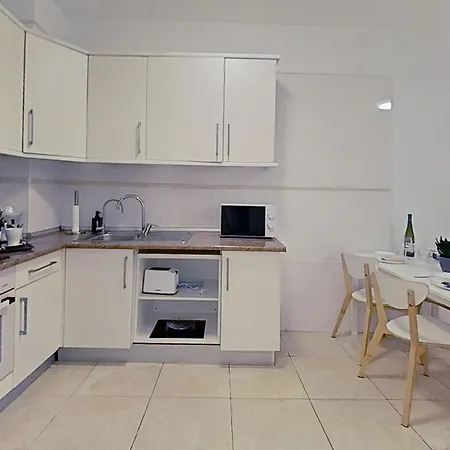 I Apartment *