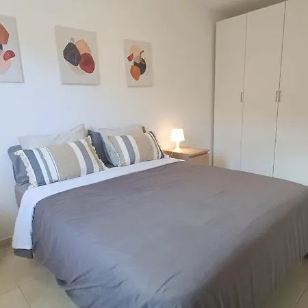 I Apartment *